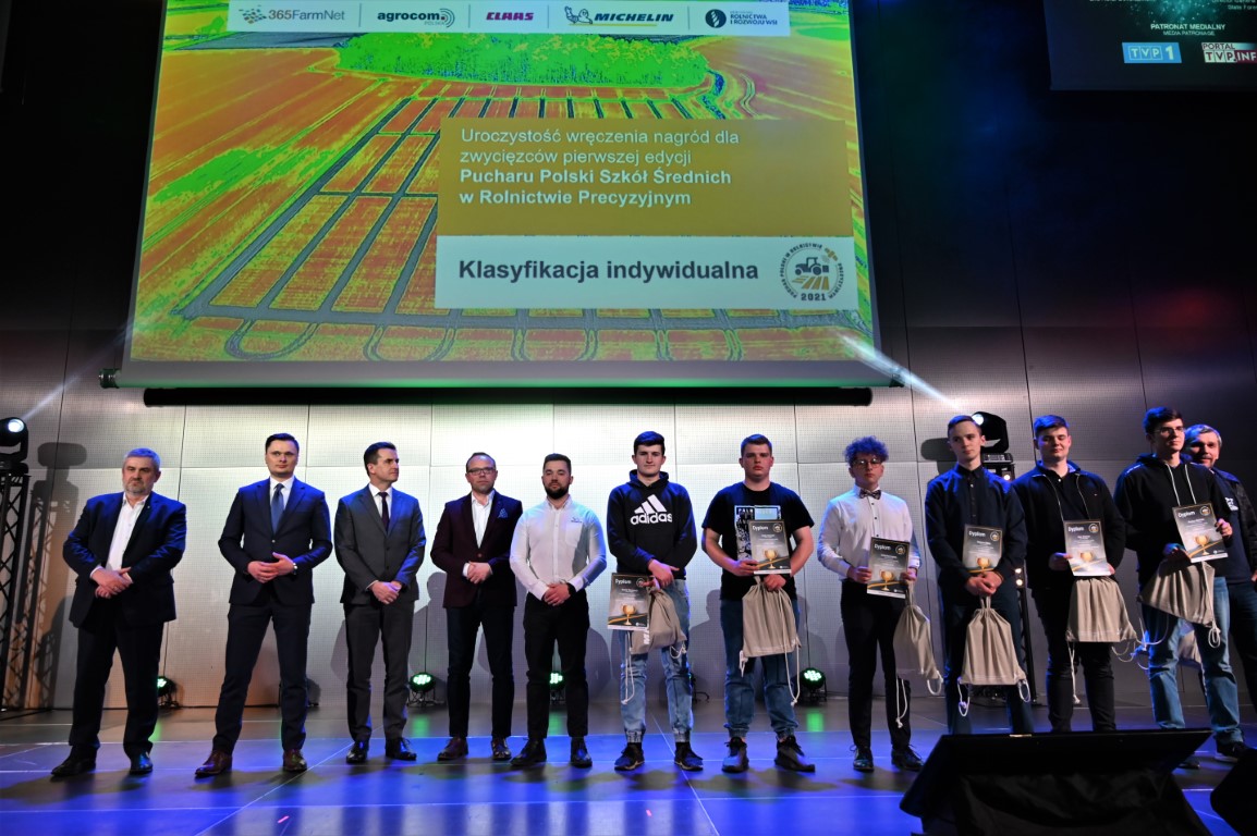 Firma 365FarmNet wraz z Agrocom Polska, przy współpracy z CLAAS oraz Michelin zorganizowały w tym roku Puchar Polski Szkół Średnich w Rolnictwie Precyzyjnym